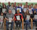 Bild: att
Die Meister  im Schützengau Steinwald ehren Gauschützenmeister Wolfgang Schlicht (rechts), Sportleiter Horst Peraus (Dritter von links), Daniel Kasseckert (links) und Maria Roderer (Dritte von rechts). Einige von ihnen haben sich für die Bayerischen Meisterschaften im Oberpfälzer Schützenbund  qualifiziert.