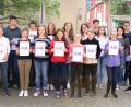 Bild: exb
Die siegreichen   Künstler des Luisenburg-Gymnasiums bei der Preisverleihung zum 65. Europäischen Wettbewerb.