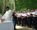 Bild: fdl
Auch für Pfarrer Paily ist der Festgottesdienst am Fuße des Aussichtsturms und unter dem Dach der hohen Bäume ein Erlebnis.