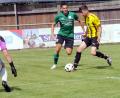 Archivbild: hho
Tabellenführer FC Tirschenreuth (Szene mit Torwart Patrick Rahn, links, und Julian Zant, rechts, beim 2:1-Sieg beim SV Mitterteich II) gastiert am Samstag beim TSV Thiersheim.