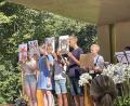 Bild: Irene Klier 
Als der Hase Gott an seiner Seite weiß, wird er mutiger, respektiert und anderen ein Vorbild.