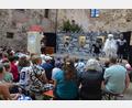Bild: gi
Das Ovigo-Theater präsentiert das Theaterstück "Kleine Gespenst", das auf Schloss Burgtreswitz bei den jungen Besuchern großen Anklang findet.