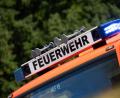 Bild: Marijan Murat/dpa
Ein Lagerhallenbrand im Landkreis Kelheim hat einen Schaden von mehreren hunderttausend Euro verursacht. (Symbolbild)