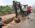 Bild: Petra Hartl
Am Sonntagvormittag wurde in der Fronfestgasse in Amberg gearbeitet, um den Wasserrohrbruch zu beheben.