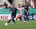 Bild: Stefan Bösl/dpa
Bochums Lukas Daschner behauptet den Ball.