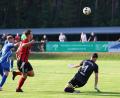 Bild: Dieter Jäschke
SC-Stürmer Nico Argauer (Zweiter von links) beobachtet die Flugbahn des Balles: Diese Aktion führte zwar nicht zu einem Tor, was der SC Luhe-Wildenau aber verschmerzen konnte. Gegen den FC Dingolfing gelang auch so ein 2:0-Heimsieg.
