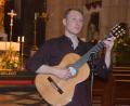 Bild: Kunz
Peter Ermer mit seiner Gitarre.