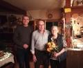 Bild: Marktgemeinde Mähring/exb
Bürgermeister Franz Schöner gratulierte dem Gastwirt-Ehepaar vom "Forellenhof", Peter und Waltraud Fuchs (von links), zur Eisernen Hochzeit.