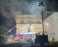Bild: Haubner/Vifogra/dpa
Durch ein Feuer in einer Lagerhalle der Brandt-Schokoladenfabrik in Landshut ist laut Schätzungen der Polizei ein Millionenschaden entstanden.