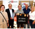 Bild: gf
50 Jahre bei Möbel Frauendorfer: Zu diesem Jubiläum gratulierte Markus Frauendorfer (Zweiter von links)' Norbert Meier (Dritter von links). Glückwünsche gab es für den Jubilar auch von Andrea Frauendorfer (links), dem technischen Leiter Martin Über (Zweiter von rechts) und Andrea Höfler (rechts), die im Möbelhaus für den Einkauf zuständig ist.