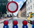 Bild: Gabi Schönberger
Die Bauarbeiten rund um den Rotkreuzplatz gehen in eine neue Phase: Ab 20. August ist die Prinz-Ludwig-Straße komplett gesperrt. Die Umleitung erfolgt über die Straße Zur Centralwerkstätte.