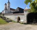 Bild: ihl
Der Edelmannshof bildet mit der Kirche und dem Karner in Perschen ein besonderes Denkmalensemble in der Oberpfalz