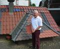 Bild: jr
Dachziegel und das Dachdecken sind Herbert Böhms Metier. Vor mehr als 50 Jahren erlernte er das Dachdeckerhandwerk, die Zukunft seines Berufs sieht er nicht nur positiv.