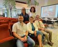 Bild: ihl
Stefan Jobst, Mitarbeiter "Integration SAD", Cornelia Horsch, Anton Wiedemann, Rotary (vorne von links) nehmen auf den Kinosesseln im Metropol Platz. Zusammen mit Elke Reinhart, "Integration SAD" und Alexandra Fleischmann, Horsch-Stiftung (von links) hoffen sie, dass viele Menschen aus allen gesellschaftlichen Schichten den Weg ins Metropol finden.