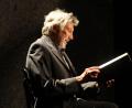 Archivbild: Malte Christians/dpa
Der Schauspieler Christian Brückner liest in Regensburg aus einer Kurzgeschichte von Edgar Allan Poe - begleitet von einem Jazz-Quintett.