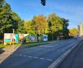 Archivbild: rti
Die Stadt Tirschenreuth erließ eine Verordnung über das Anbringen von Plakaten. Da künftig ein Abstand von 150 Metern zu öffentlichen Einrichtungen eingehalten werden muss, ist hier in der Äußeren Regensburger Straße das Plakatieren vor Wahlen wegen der Nähe zur Erlöserkirche und zur Marien-Grundschule wohl nicht mehr gestattet.