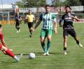 Bild: heh
Der SV Mitterteich (grüne Trikots) schlug den 1. SC Feucht in der Fußball-Landesliga Nordost mit 2:0. Keeper Michael Schultes (links) und Abwehrboss Slavomir Strmiska (Mitte) hielten erneut die Null.
