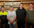 Bild: Patrick Horn/exb
Jürgen Grundler (Zweiter von links) wird an seinem neuen Arbeitsplatz von Vertretern des FC Freihung willkommen geheißen (von links): Erster Vorsitzender Alfred Negel, Kassier Dominik Spies und Zweiter. Vorsitzender Philipp Leinhäupl.