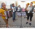 Bild: mad
Sie spielen mit Akkordeon und Tuba auf: Beim Musikantentreffen gibt es reichlich Applaus.