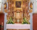 Bild: swo
Der festlich geschmückte Hochaltar in der Wallfahrtskirche auf dem Mausberg, vor dem ab Sonntag wieder die Gottesdienste gefeiert werden.