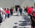 Bild: fpoz
Julia Friedrich und Maximilian Berek durchschritten nach dem Gottesdienst ein langes Spalier.