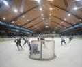 Archivbild: Andreas Brückmann
Eishockey ist in der Amberger Eishalle aktuell nicht möglich, da eine neue Kühlanlage eingebaut wird. Für den ERSC Amberg heißt dies, sich nach Trainingsmöglichkeiten in anderen Eisstadien umzusehen.