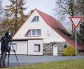 Bild: picture alliance / dpa
Das Haus in einem Ortsteil von Regnitzlosau im Landkreis Hof soll Rechtsextremen als Treffpunkt gedient haben. (Archivbild)