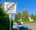 Bild: Gabi Schönberger
Wenn es nach den Grünen geht, gibt es in Weiden bald mehr Tempo-30-Zonen. Vier Straßen schlägt die Stadtratsfraktion dafür vor.