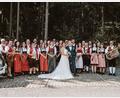 Bild: Patricia Sieber/exb
Sophia Bayer und Michael Affolter haben am Wochenende in Wäldern geheiratet. Dazu gratulierten Musiker aus dem ganzen Landkreis Tirschenreuth.