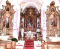 Bild: sche
Das Bild am Hochaltar (Mitte) der Aschacher Kirche zeigt den heiligen Ägidius.