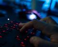 Bild: Nicolas Armer/dpa
Mit Deepfake-Videos versuchen Kriminelle, von arglosen Opfern Geld zu ergaunern. (Symbolfoto)