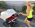 Bild: Kunz
So kennen die Anwohner Maria Sponsel (41), wenn sie mit ihren Zwillingen Sophie und Helena durch den Weidener Westen joggt.