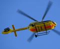 Bild: Robert Michael/dpa
Der schwer verletzte Motorradfahrer wurde laut Polizei per Rettungshubschrauber ins Krankenhaus gebracht. (Symbolbild)