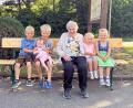 Bild: bjo
Anna Graf mit ihren fünf Urenkeln Stefan, Bastian, Lena, Resi und Sophie.