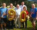Bild: Familie Braun/exb
Josef Braun (Dritter von links) feierte seinen 90. Geburtstag. Dazu gratulierten Josef Nickl (links) und Michael Daubner (rechts) von der Bergwacht sowie Sohn Hans-Georg Braun, Tochter Gabi Küffner und Bürgermeister Sebastian Voit (hinten).