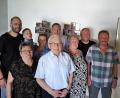 Bild: jma
Kurt Wagenknecht (vorne, Mitte) an seinem 90. Geburtstag im Kreise seiner Familie und Bürgermeister Joachim Neuß.