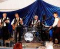 Bild: bkr
Viel los war schon am Stadtplatz in Kemnath schon am Vorabend des Oldtimertreffens. Die Band "Fab Four" sorgte für Stimmung.