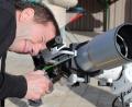 Bild: Wolfgang Steinbacher
Mit einem Teleskop können die Besucher in Ursensollen die Planeten und Galaxien betrachten.