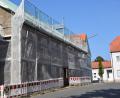 Bild: fla
Die Arbeiten am künftigen Reha-Zentrum, in Waldthurn schreiten zügig voran. Eine einwöchige Bauverzögerung ist dem Betriebsurlaub der beteiligten Firmen geschuldet, wusste Bürgermeister Beimler zu berichten.