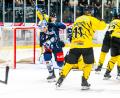 Bild: Elke Englmaier
Die Nummer 28 der Blue Devils Weiden ist zurück auf dem Eis: Maximilian Kolb (links) feierte gegen Bad Nauheim und Bayreuth sein Comeback nach fünfmonatiger Verletzungspause.