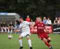 Bild: Dieter Jäschke
Der Tännesberger André Bertelshofer (gestreiftes Trikot) ist vor Maximilian Herzog am Ball. Am Ende hatte aber die SpVgg die Nase vorne.
