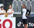 Bild: Daniel Karmann/dpa
Startet mit der deutschen Nationalelf am Samstag in die Nations League: Bundestrainer Julian Nagelsmann (r.).