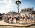 Archivbild: Mike Radowsky/exb
Auf dem Wernberger Marktplatz geht es heuer wieder rund – auch um den Kirwabaum.