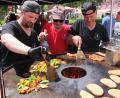 Archivbild: kro
Das Grillgemüse der Stiftlandgriller kommt neben Steaks und Bratwürsten sehr gut an.
