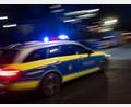 Symbolbild: Marijan Murat/dpa
In Hof ist ein 19-jähriger Motorradfahrer in ein Polizeiauto gefahren.