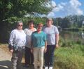 Bild: Monika Grötsch/exb
Sie stehen hinter dem Trauertreff in Waldsassen: (von rechts) Gabriele Schicker, hauptamtliche Koordinatorin des ambulanten Hospizdienstes der Caritas Tirschenreuth, Monika Schmid, Monika Grötsch, Quartiersmanagerin von "Leben Plus" Waldsassen, und Carmen Roose.