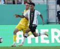 Bild: Uwe Anspach/dpa
Nathaniel Brown (Nummer 3) im Trikot der deutschen U21-Nationalmannschaft. Der Kümmersbrucker muss sich derzeit sowohl bei seinem neuen Klub Eintracht Frankfurt als auch bei der U21 einem harten Konkurrenzkampf stellen.