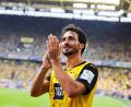 Bild: Christoph Reichwein/dpa
Mats Hummels kam zum Abschiedsspiel mit dem E-Roller.