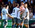 Bild: Werner Franken
Felix Behnke (Zweiter von rechts) ließ sich nach seinem Ausgleichstreffer zum 1:1 von seinen Mitspielern feiern.