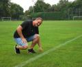 Bild: gsp
Der Geschäftsführer des TV 1861 Amberg, Sebastian Raß, ist optimistisch, dass der Rasen auf dem Trainingsplatz bald ein Kunstrasen sein wird.